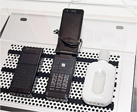 20091128kddi_mobile_refuel コンセントや充電が不要な携帯電話