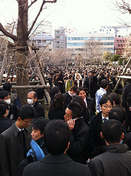 2011年3月11日 避難時の坂本町公園（日本橋兜町）の様子